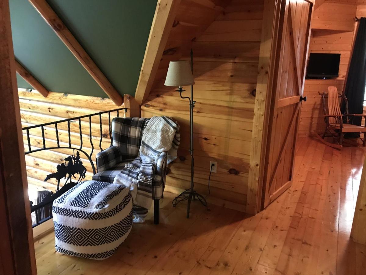 Tree Top Lodge - Gorgeous Lake Cabin With Hot Tub & Magnificent Views Of Forests And Mountains! Cabin Butler Exterior foto